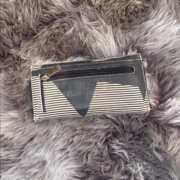 Volcom Women’s Wallet - Picture 2 of 3